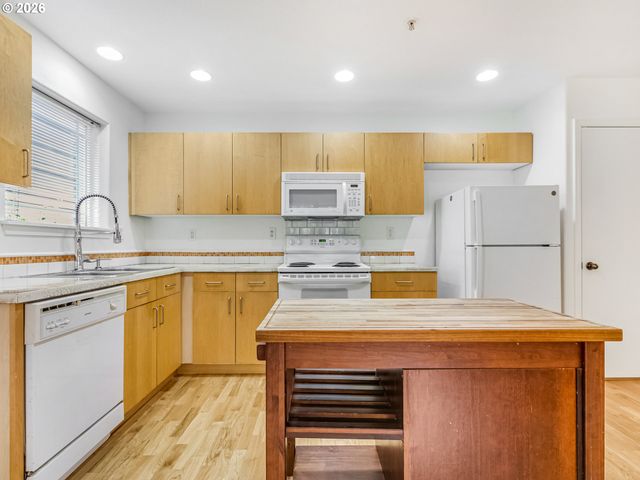 6704 N PITTSBURG Ave, Portland, OR 97203