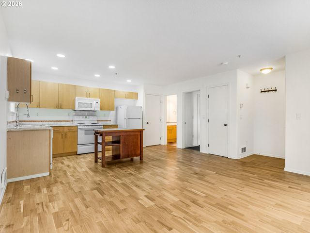 6704 N PITTSBURG Ave, Portland, OR 97203