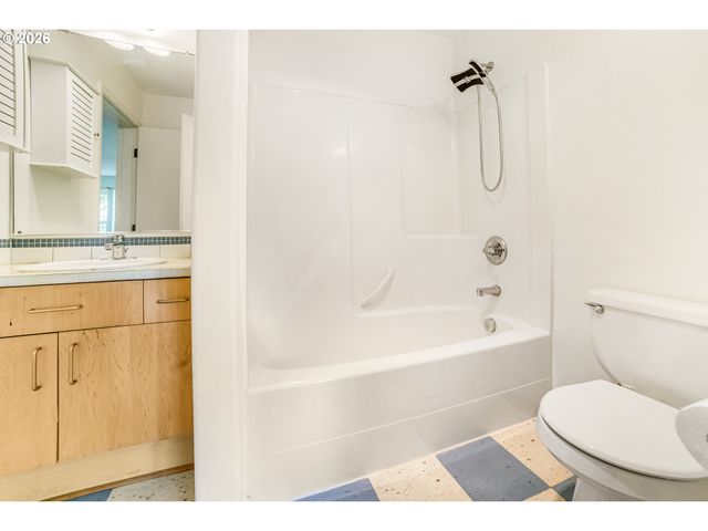 6704 N PITTSBURG Ave, Portland, OR 97203