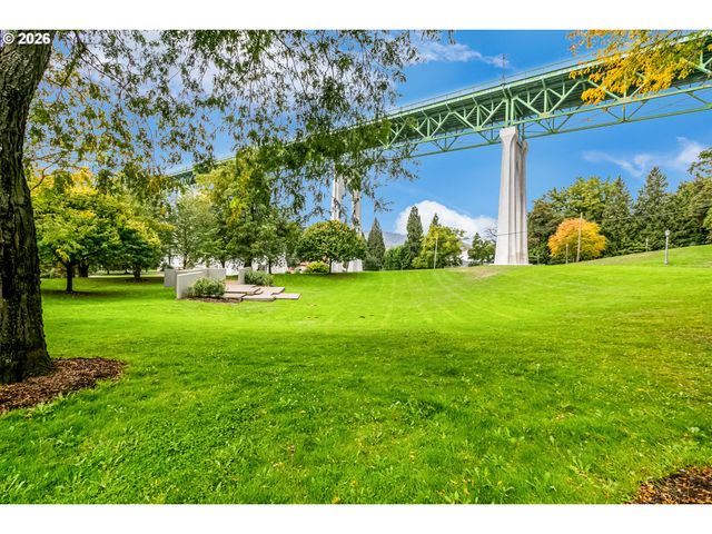 6704 N PITTSBURG Ave, Portland, OR 97203