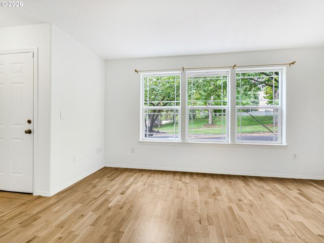 6704 N PITTSBURG Ave, Portland, OR 97203