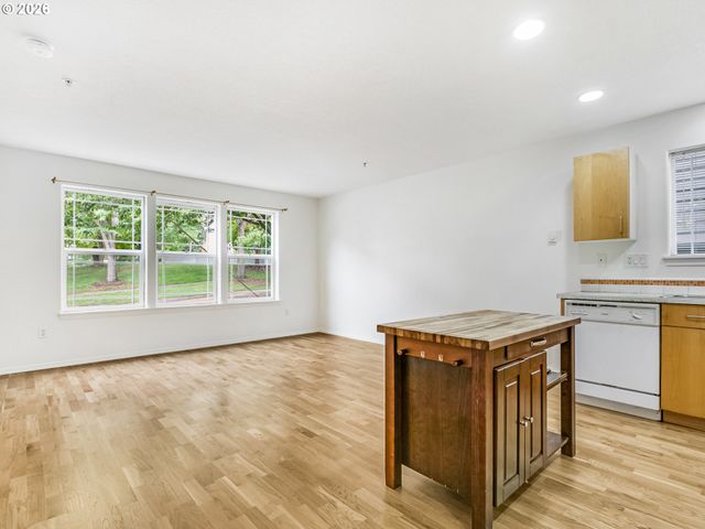 6704 N PITTSBURG Ave, Portland, OR 97203