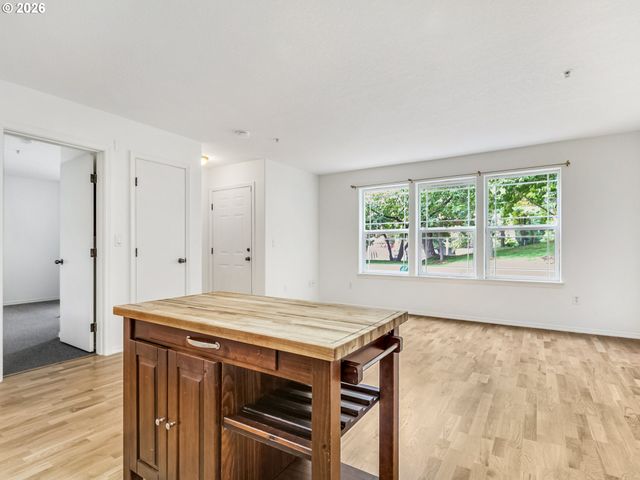 6704 N PITTSBURG Ave, Portland, OR 97203
