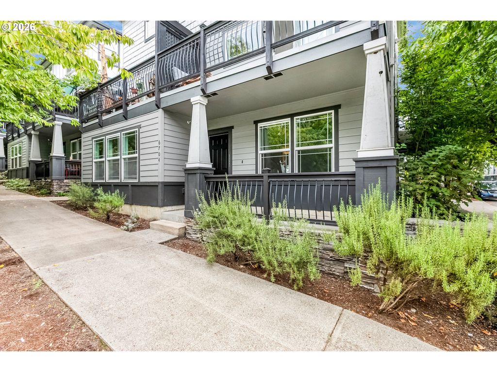 6704 N PITTSBURG Ave, Portland, OR 97203