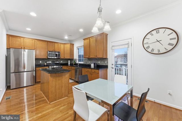 43911 EASTGATE VIEW DR, Chantilly, VA 20152