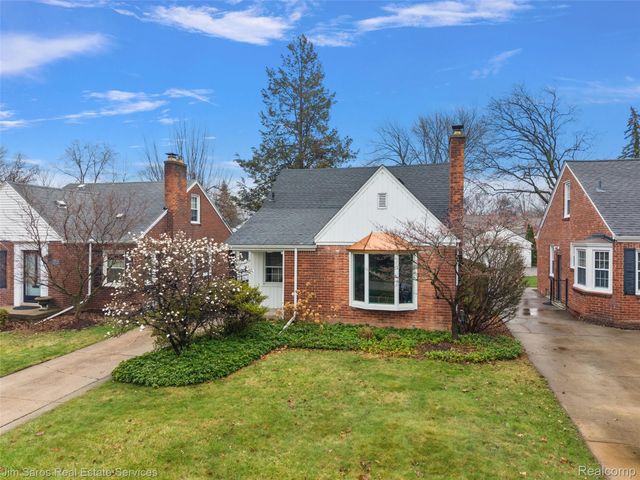 1837 Oxford Road, Grosse Pointe Woods, MI 48236