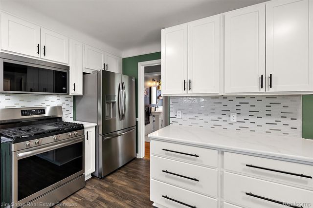 1837 Oxford Road, Grosse Pointe Woods, MI 48236