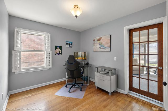 1837 Oxford Road, Grosse Pointe Woods, MI 48236