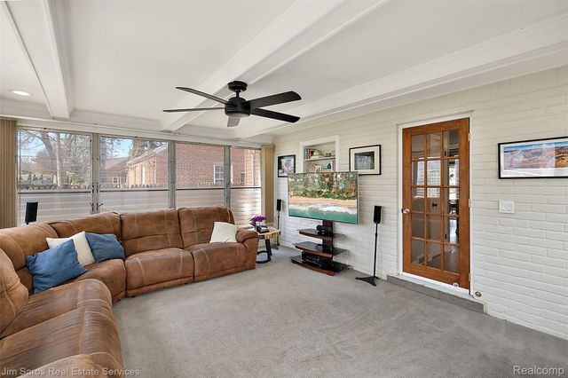 1837 Oxford Road, Grosse Pointe Woods, MI 48236