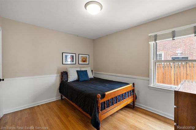 1837 Oxford Road, Grosse Pointe Woods, MI 48236