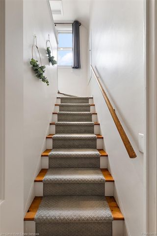 1837 Oxford Road, Grosse Pointe Woods, MI 48236