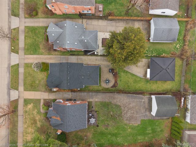 1837 Oxford Road, Grosse Pointe Woods, MI 48236