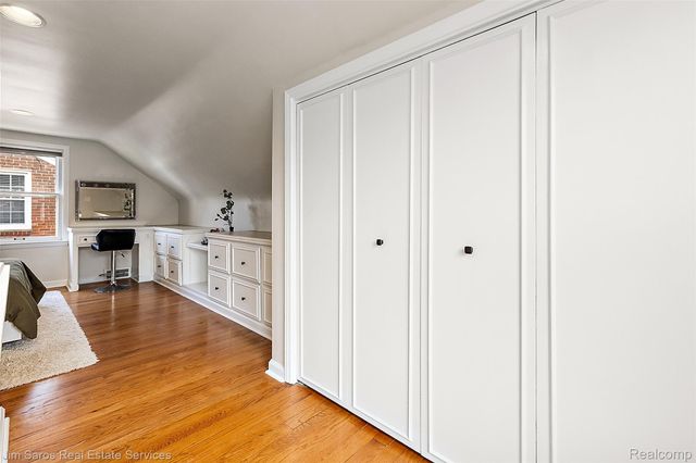 1837 Oxford Road, Grosse Pointe Woods, MI 48236