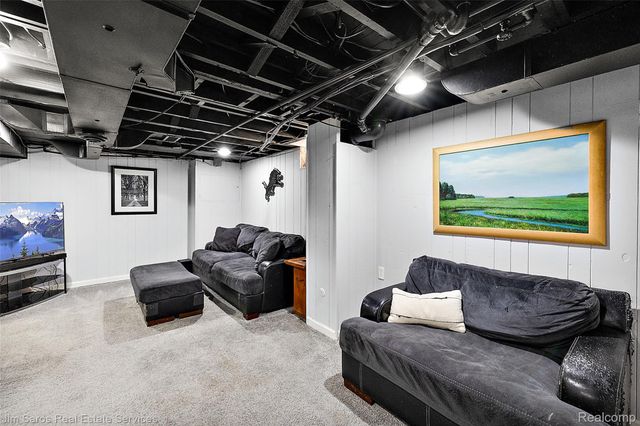 1837 Oxford Road, Grosse Pointe Woods, MI 48236