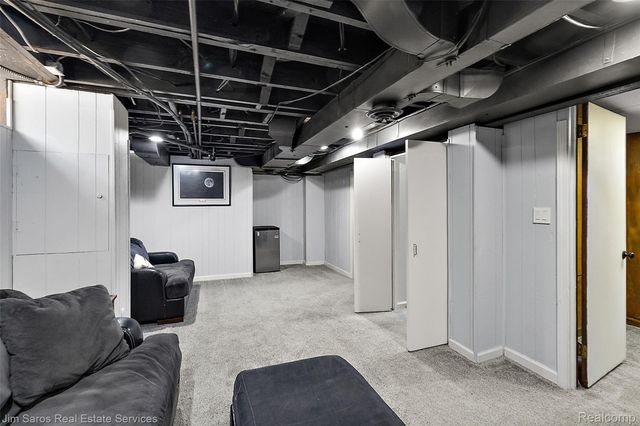 1837 Oxford Road, Grosse Pointe Woods, MI 48236