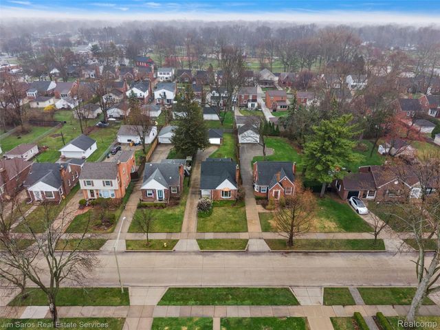 1837 Oxford Road, Grosse Pointe Woods, MI 48236