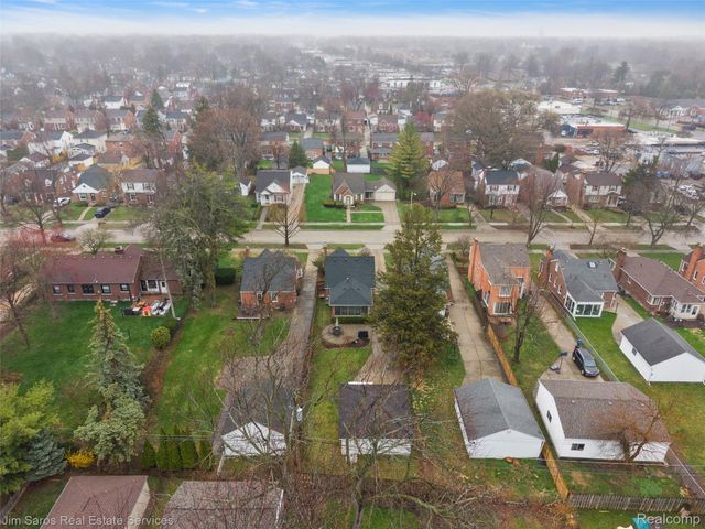 1837 Oxford Road, Grosse Pointe Woods, MI 48236