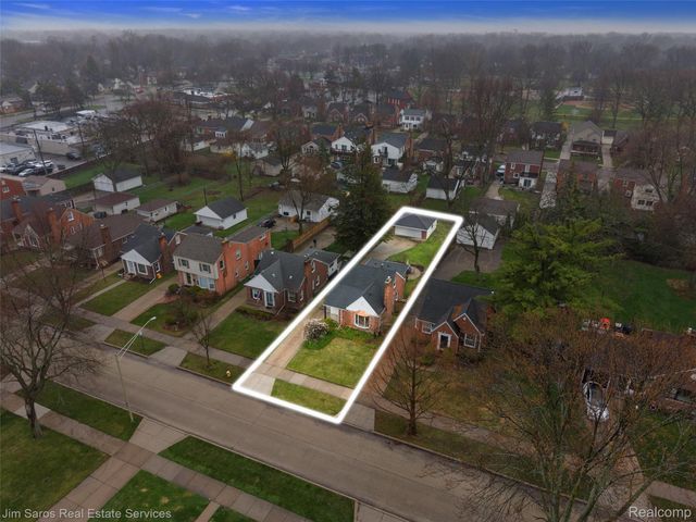 1837 Oxford Road, Grosse Pointe Woods, MI 48236