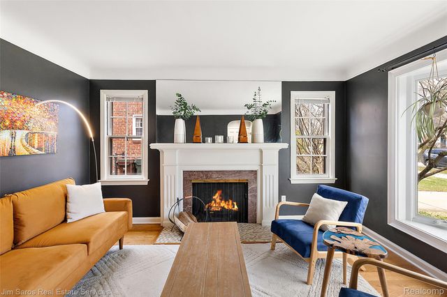 1837 Oxford Road, Grosse Pointe Woods, MI 48236