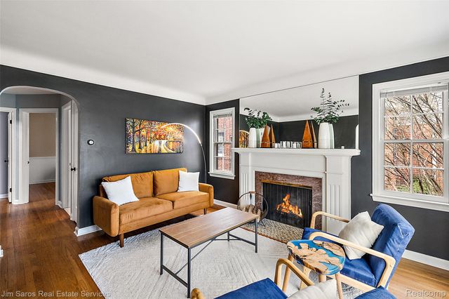 1837 Oxford Road, Grosse Pointe Woods, MI 48236