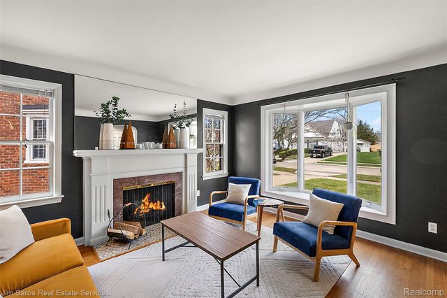 1837 Oxford Road, Grosse Pointe Woods, MI 48236