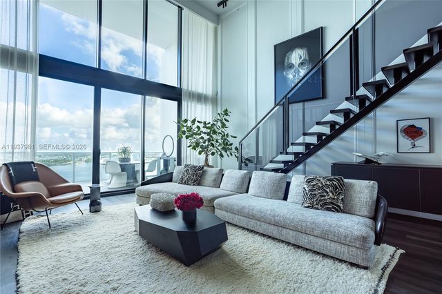 1040 Biscayne Blvd 2202, Miami, FL 33132