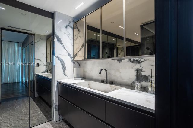 1040 Biscayne Blvd 2202, Miami, FL 33132