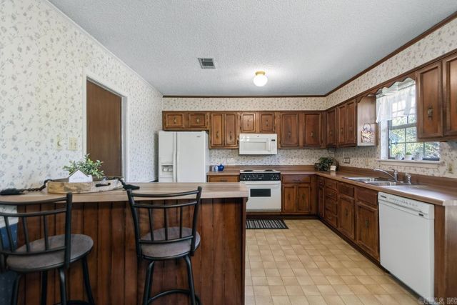 32 Kingspark Dr, Maumelle, AR 72113