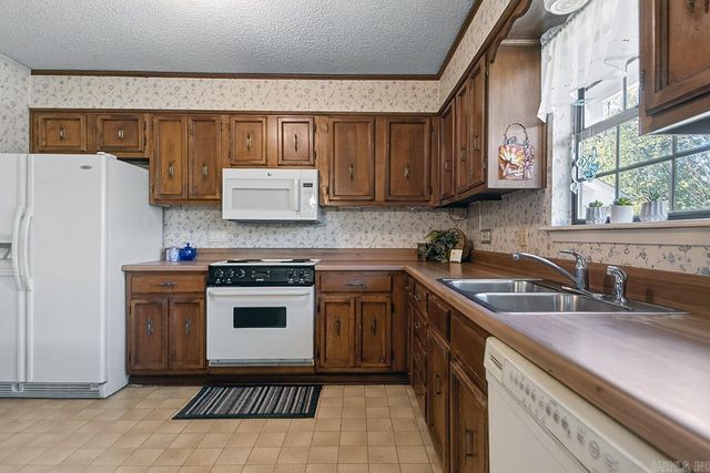 32 Kingspark Dr, Maumelle, AR 72113