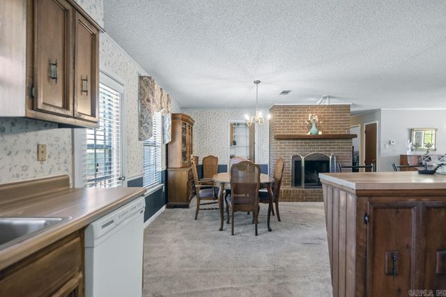 32 Kingspark Dr, Maumelle, AR 72113