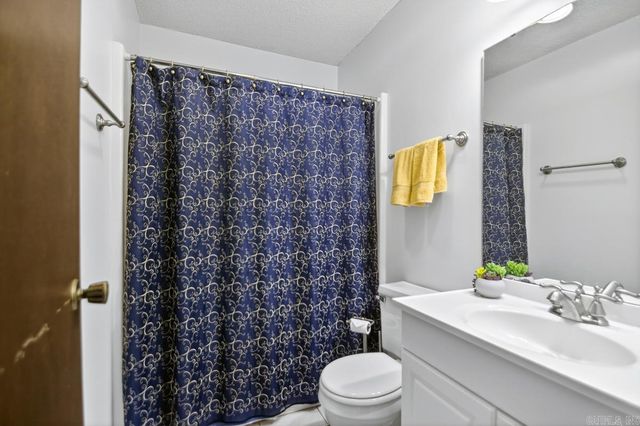 32 Kingspark Dr, Maumelle, AR 72113