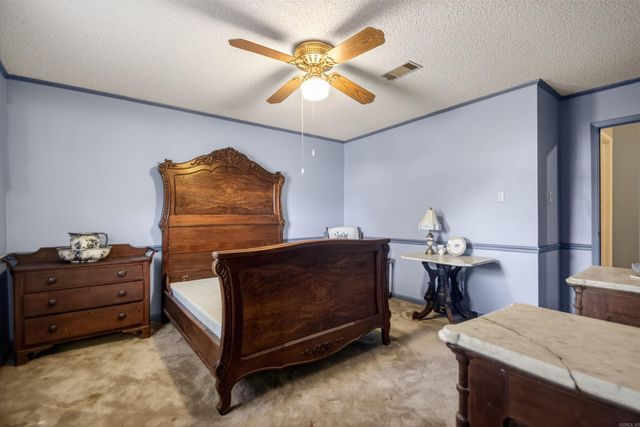 32 Kingspark Dr, Maumelle, AR 72113