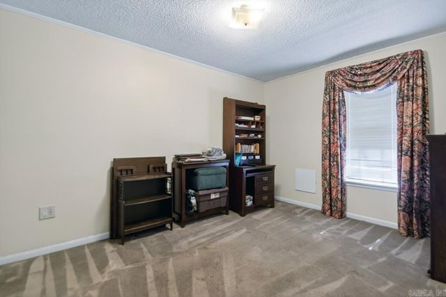 32 Kingspark Dr, Maumelle, AR 72113