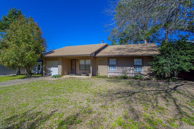 32 Kingspark Dr, Maumelle, AR 72113