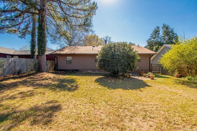 32 Kingspark Dr, Maumelle, AR 72113