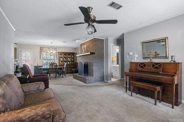 32 Kingspark Dr, Maumelle, AR 72113