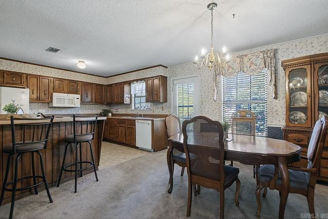 32 Kingspark Dr, Maumelle, AR 72113