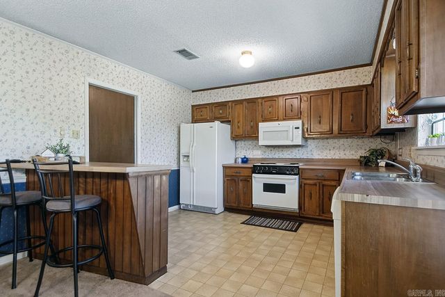 32 Kingspark Dr, Maumelle, AR 72113