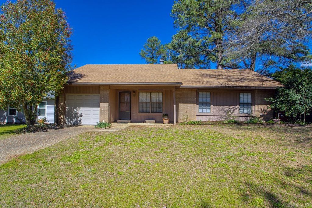 32 Kingspark Dr, Maumelle, AR 72113