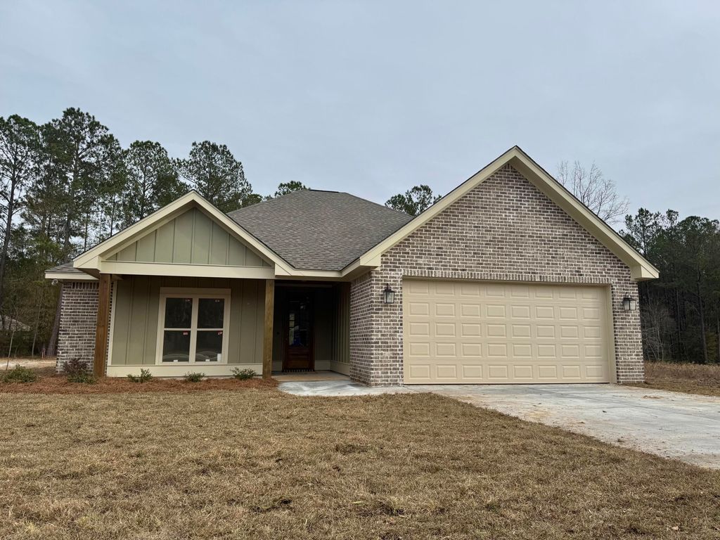 20 E Augusta, Hattiesburg, MS 39402