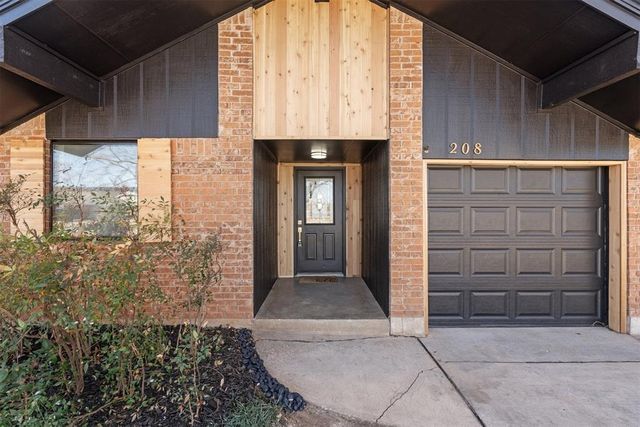 208 SW 32nd Street, Moore, OK 73160