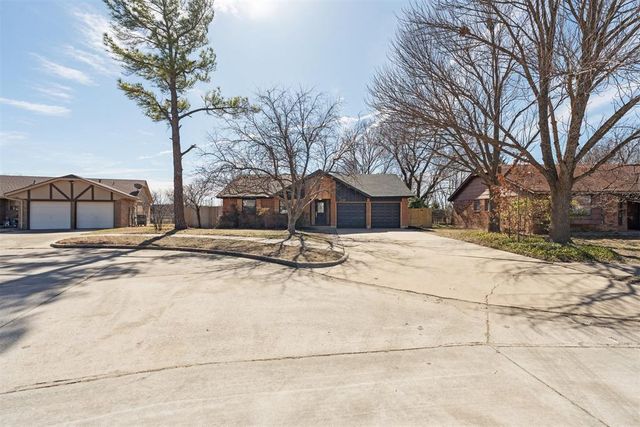 208 SW 32nd Street, Moore, OK 73160
