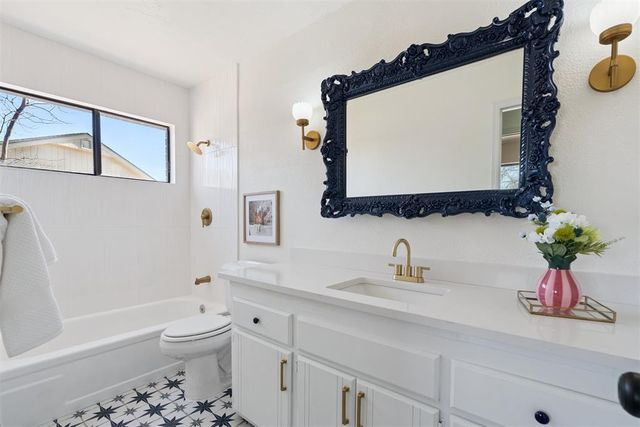 208 SW 32nd Street, Moore, OK 73160