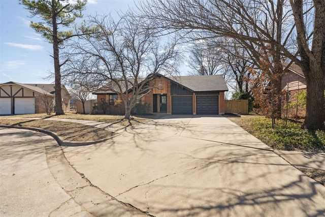 208 SW 32nd Street, Moore, OK 73160