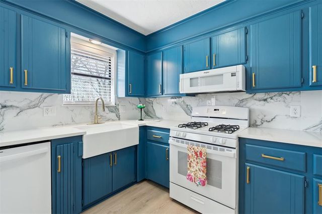 208 SW 32nd Street, Moore, OK 73160