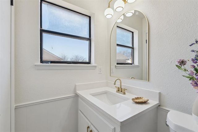 208 SW 32nd Street, Moore, OK 73160