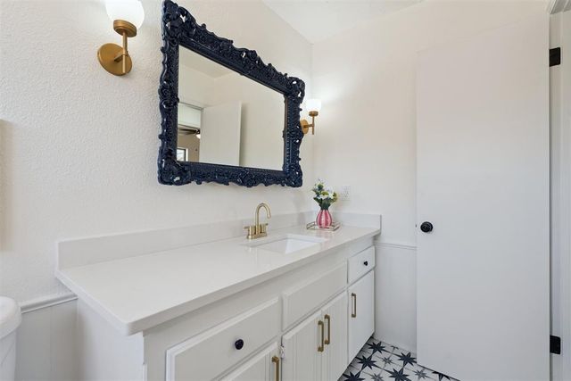 208 SW 32nd Street, Moore, OK 73160