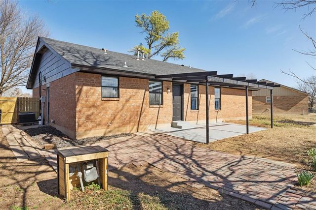 208 SW 32nd Street, Moore, OK 73160