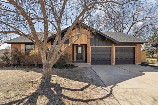 208 SW 32nd Street, Moore, OK 73160