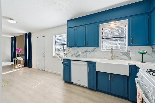 208 SW 32nd Street, Moore, OK 73160